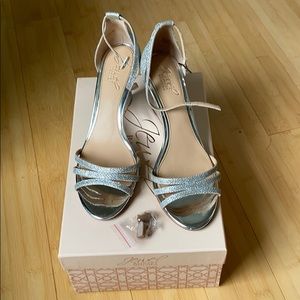 Jewel by Badgley Mischka silver wedge sandals